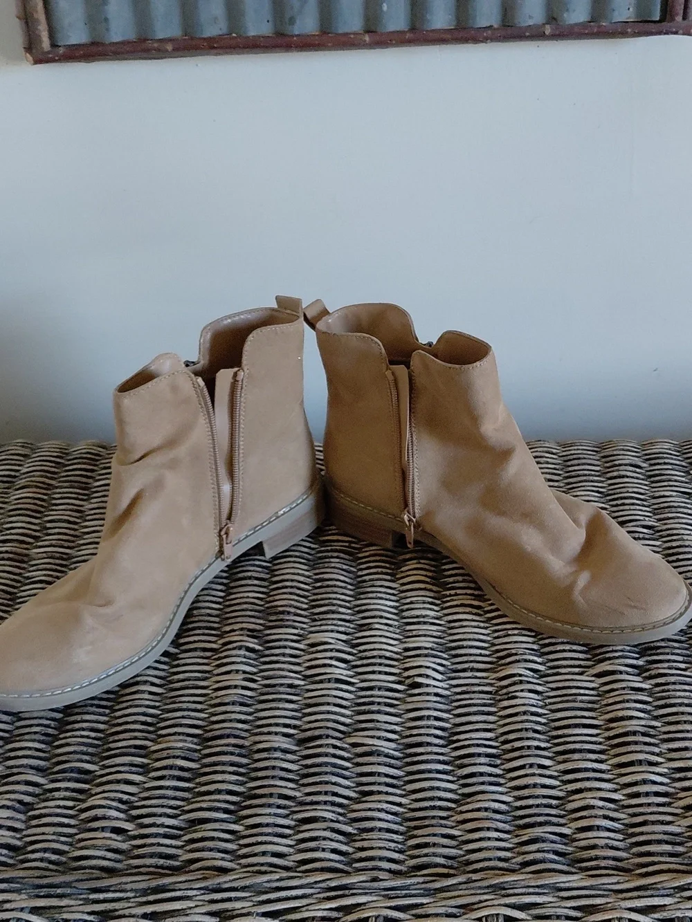 Universal Thread Booties - Picture 10 of 16